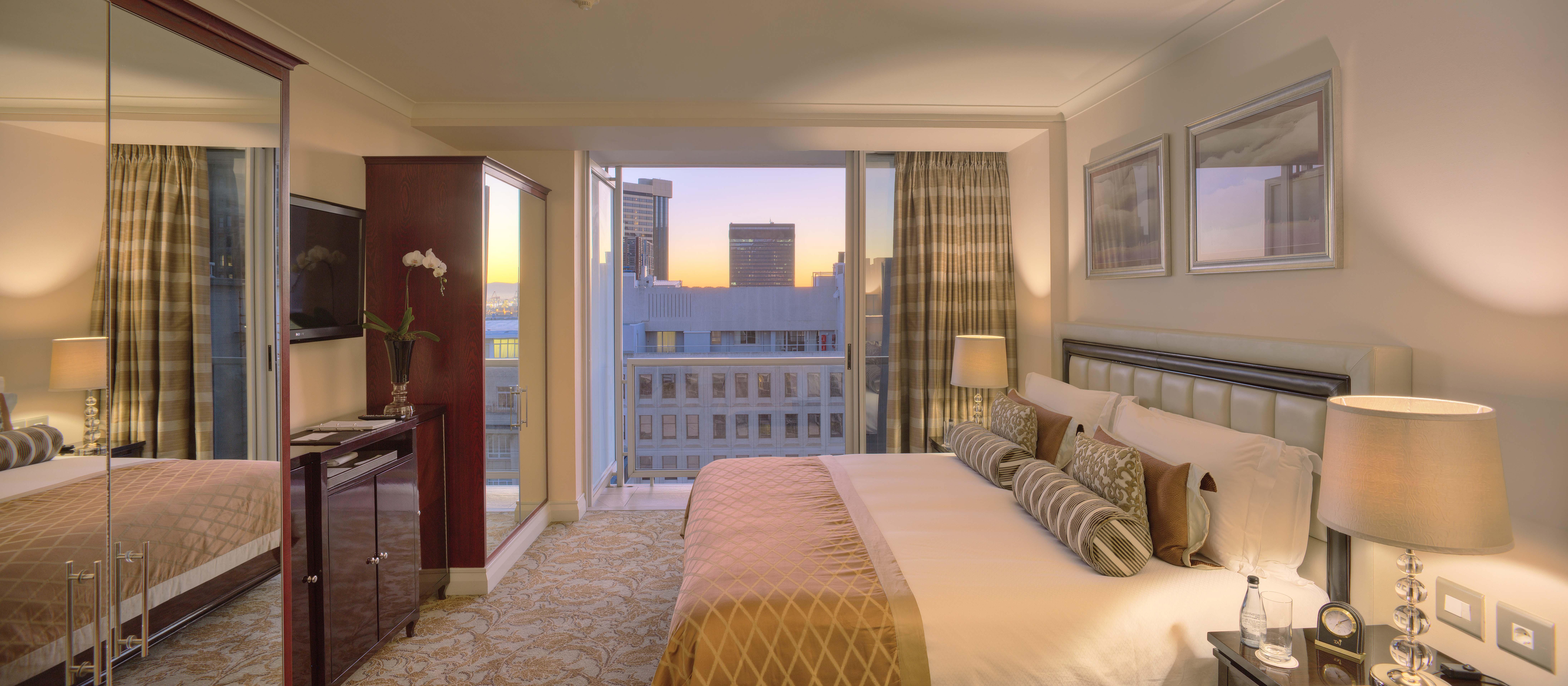 Taj Cape Town Hotel ภายนอก รูปภาพ A bedroom at the InterContinental London The O2