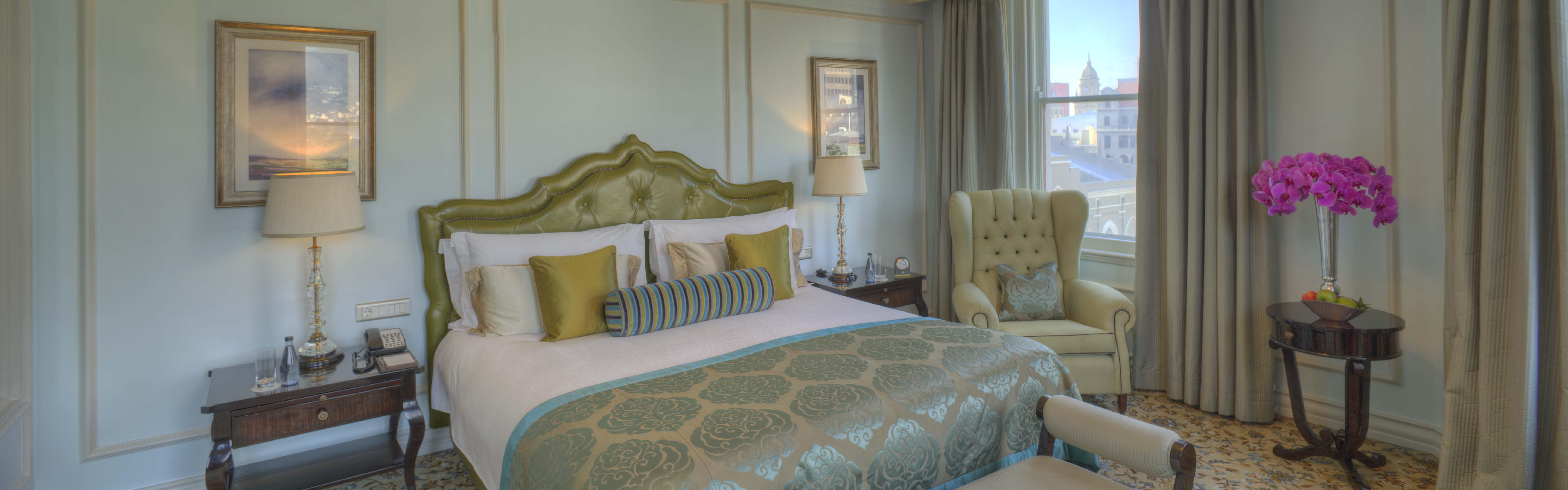 Taj Cape Town Hotel ภายนอก รูปภาพ A bedroom at the hotel