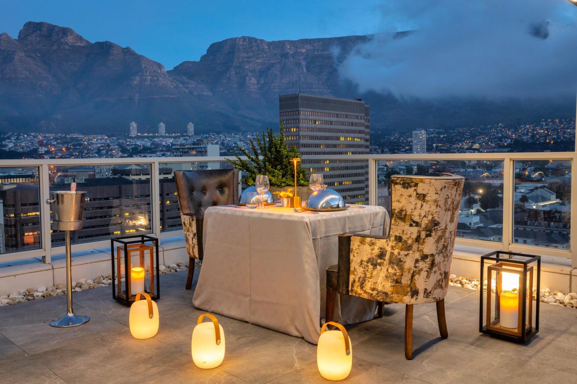 Taj Cape Town Hotel ภายนอก รูปภาพ The View at The Cape Grace