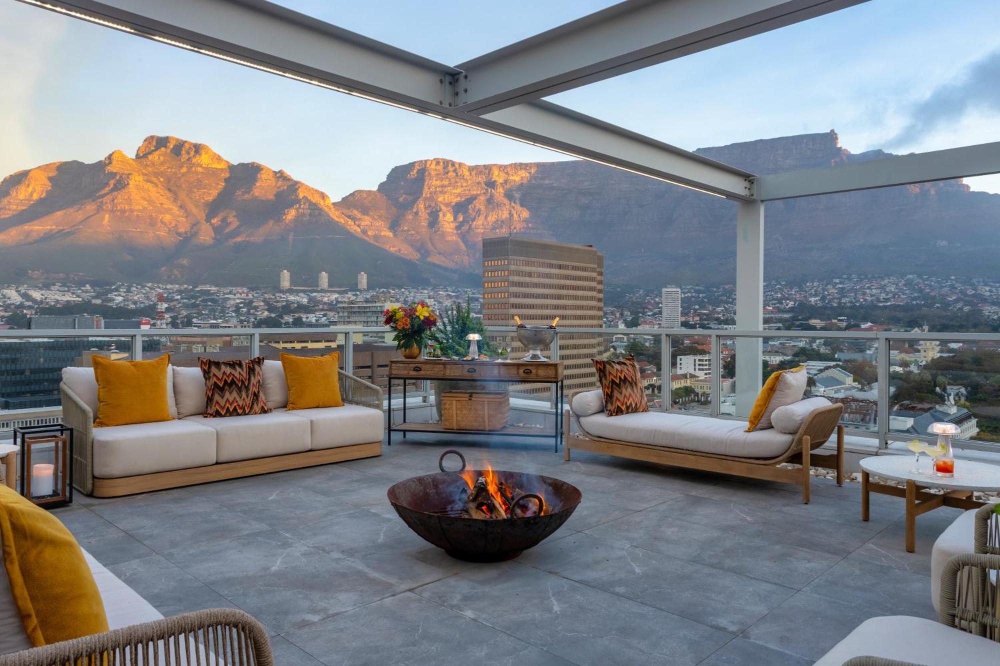 Taj Cape Town Hotel ภายนอก รูปภาพ The Cape Town Sky Bar