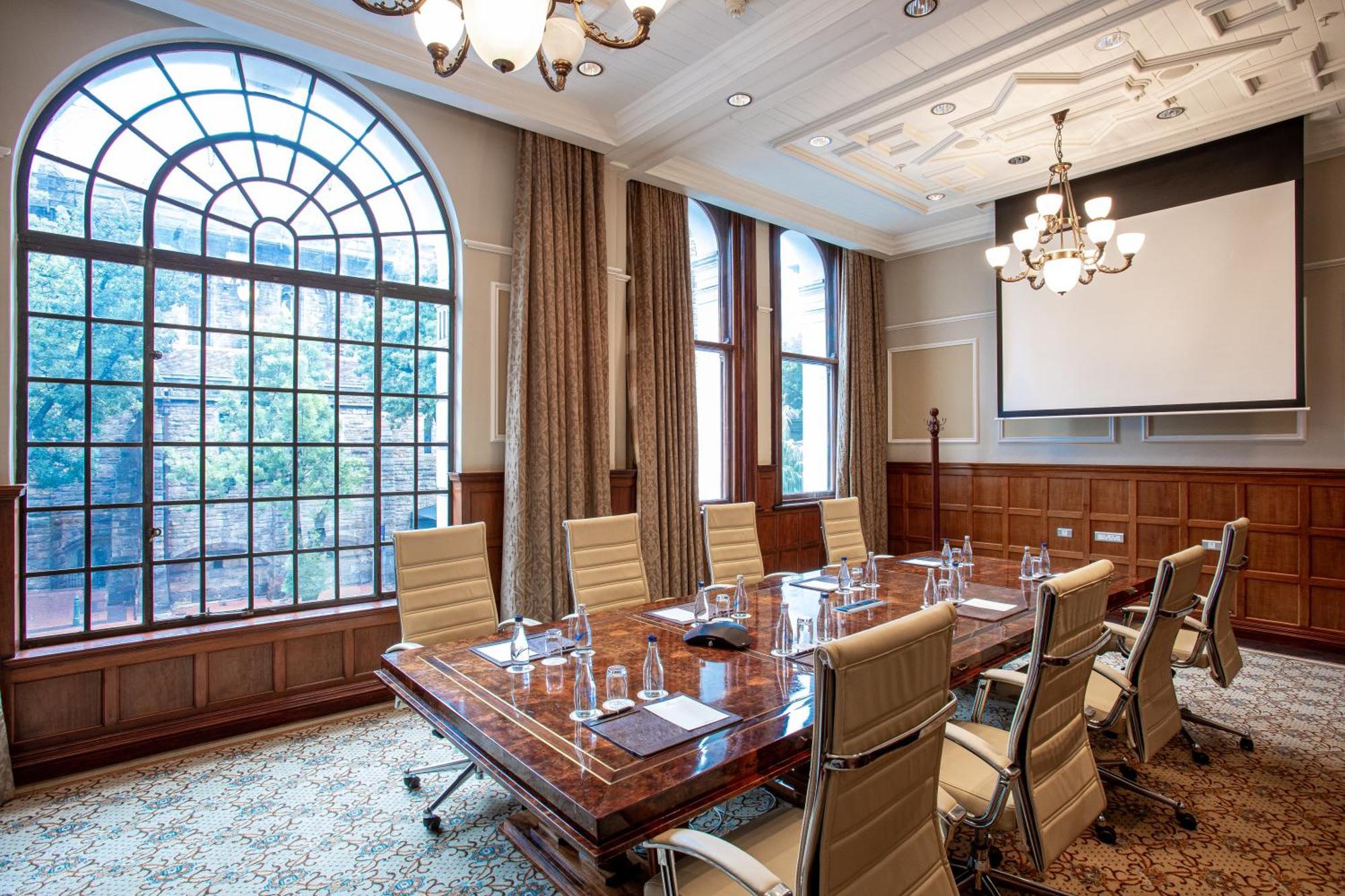 Taj Cape Town Hotel ภายนอก รูปภาพ Boardroom at the hotel